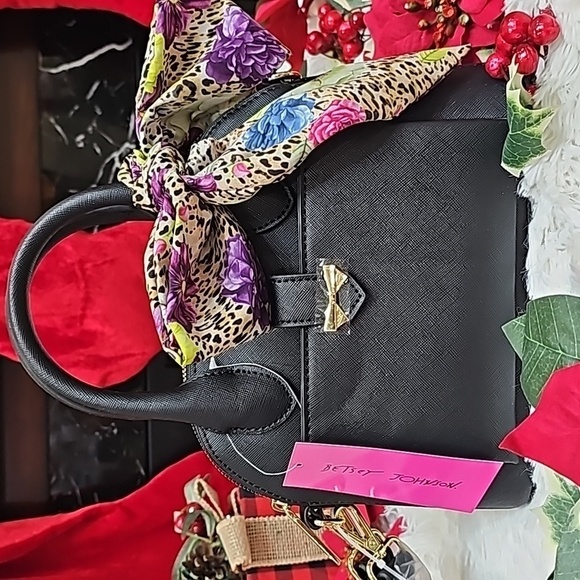 Betsey Johnson Handbags - NWT BLACK n GOLD BETSEY JOHNSON DOME SATCHEL w/ SCARF